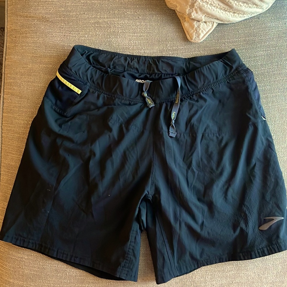 Brooks 7” lined running shorts